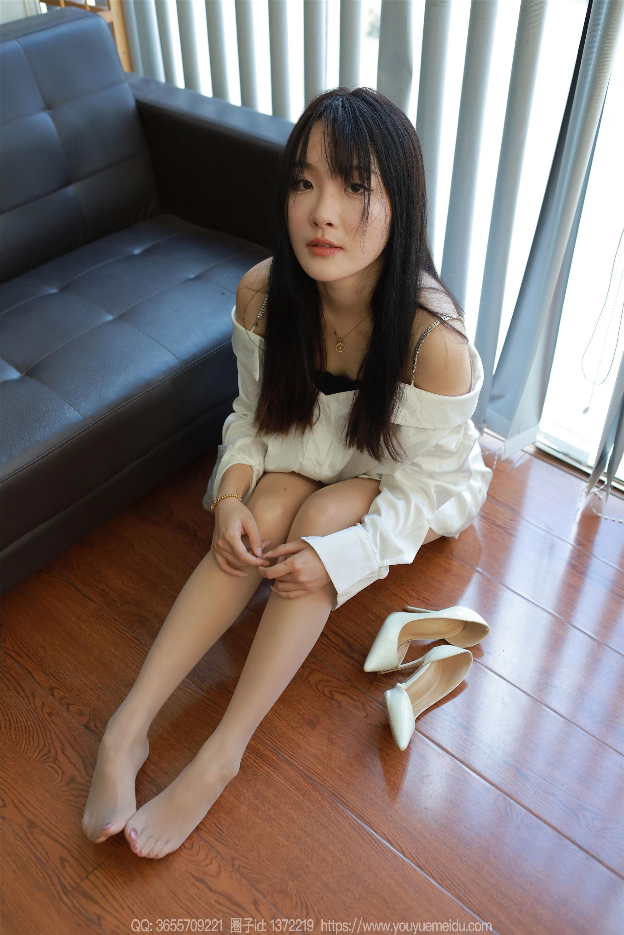 IESS异思趣向  2024.08.26 丝享家 1829 婉萍《一字肩衬衣》